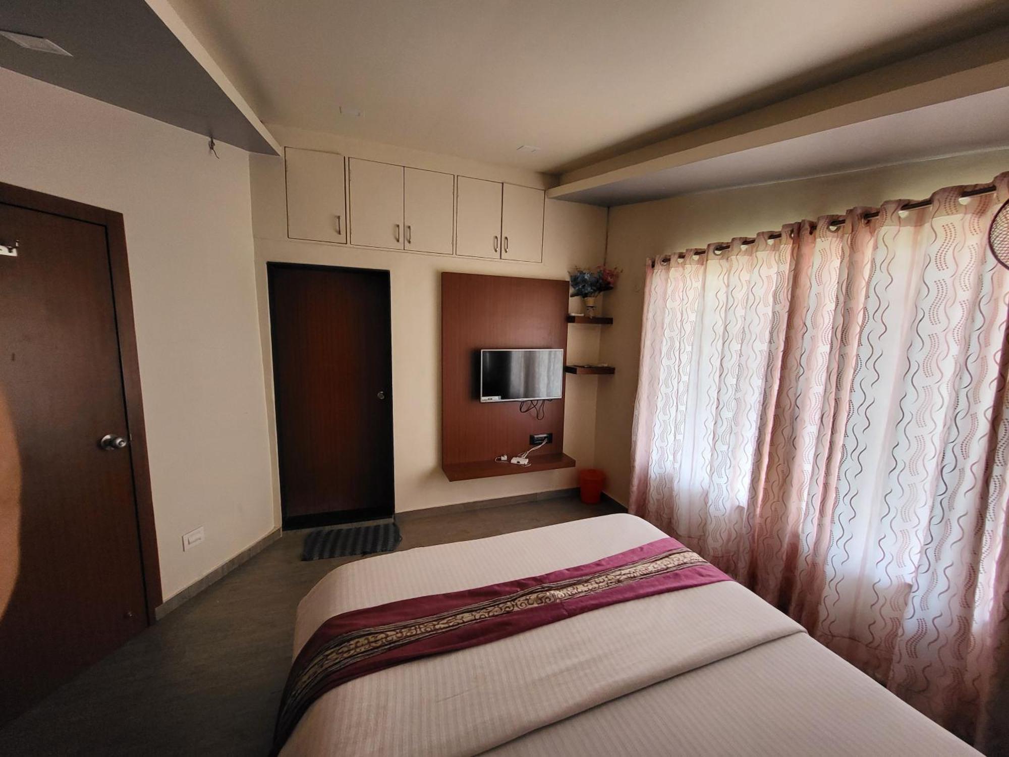 Paras Holiday Home Satara Exterior foto