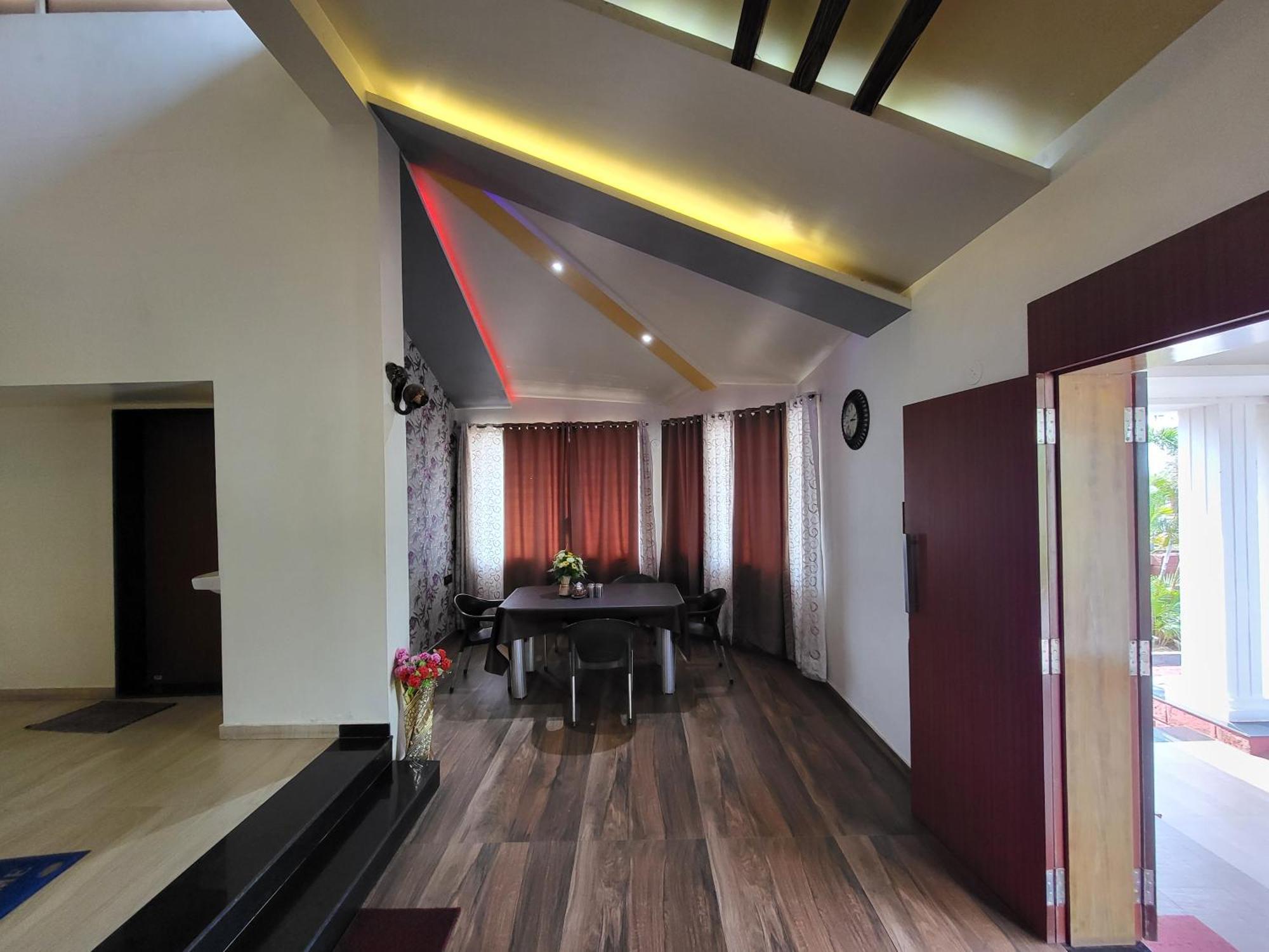 Paras Holiday Home Satara Exterior foto